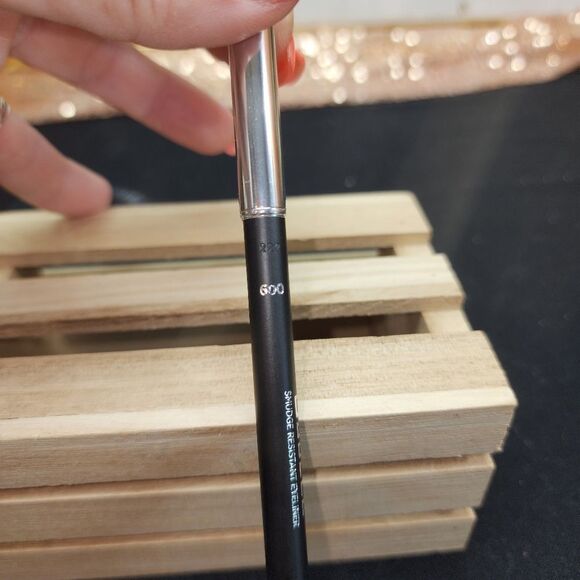 New Doucce Smudge Resistant Eyeliner Long Lasting Khol Liner 600 - Picture 5 of 7